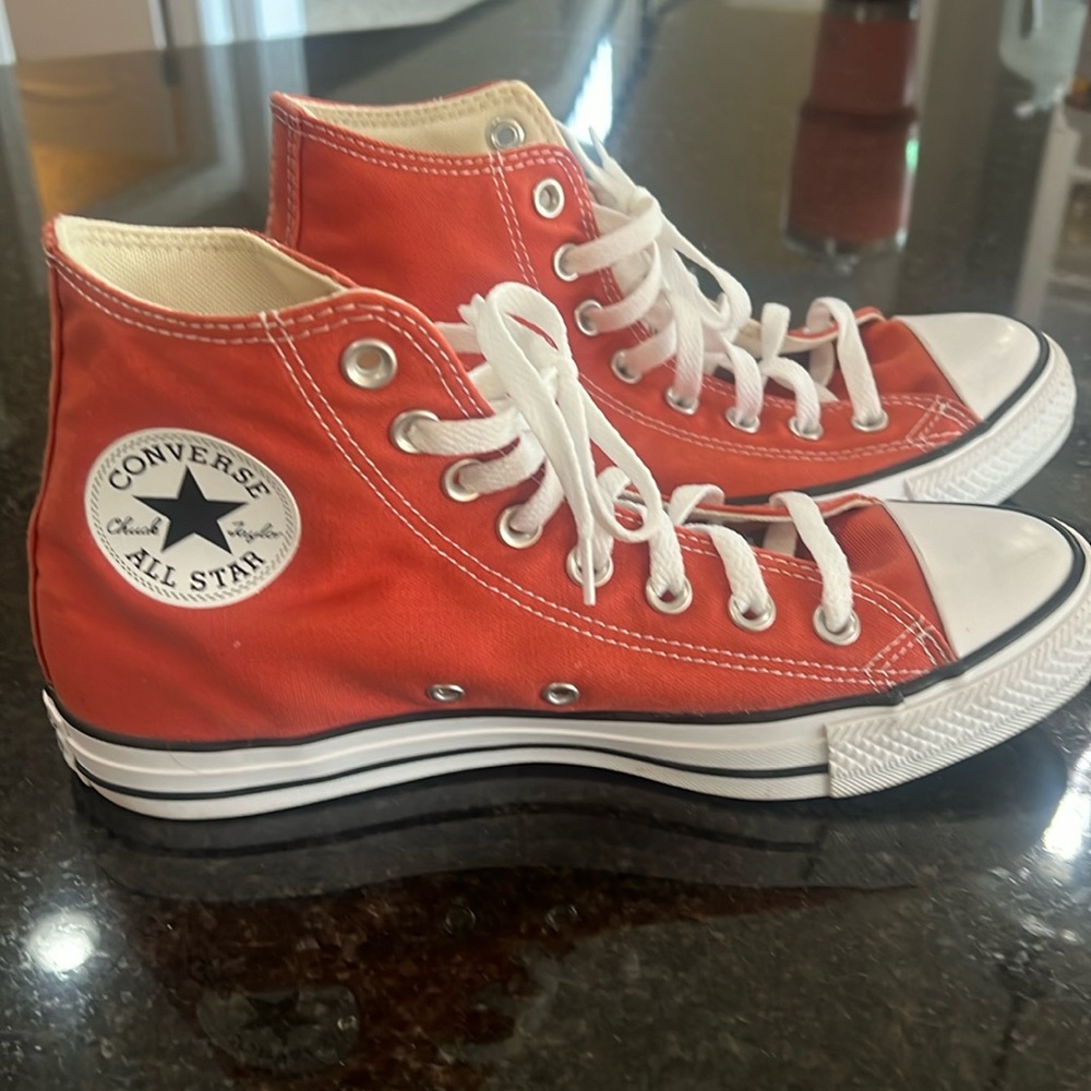 Converse All Star high tops men’s size 7 women’s size 9